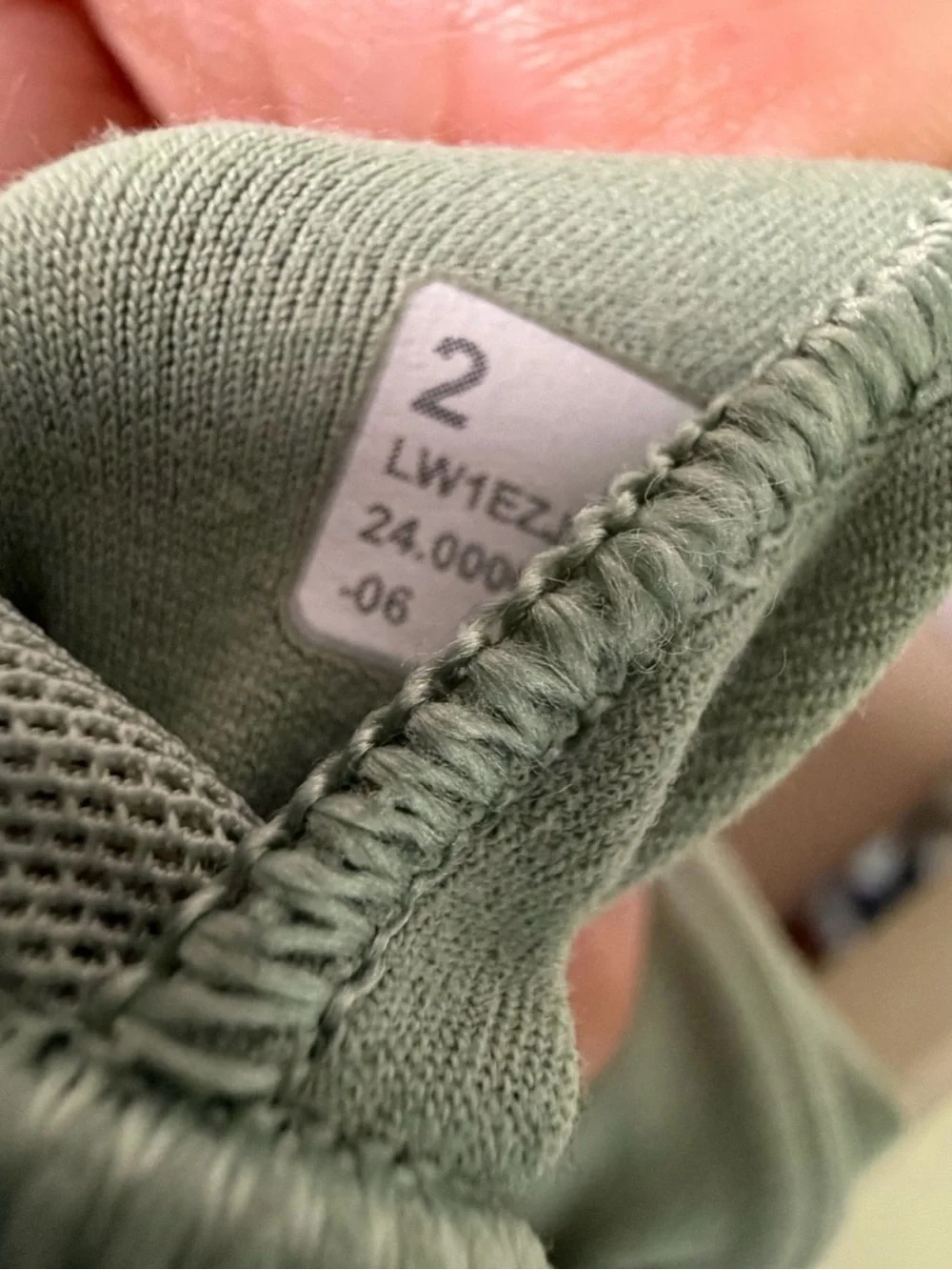 lululemon athletica reposhing this